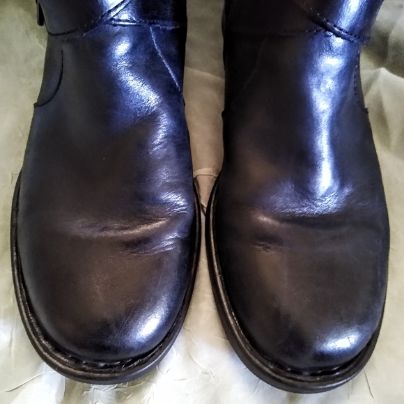 Born black leather ankle boots size 6.5 - Picture 3 of 10